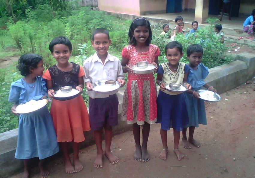 A school feeding program Let s take the example of a school feeding program Some schools receive the