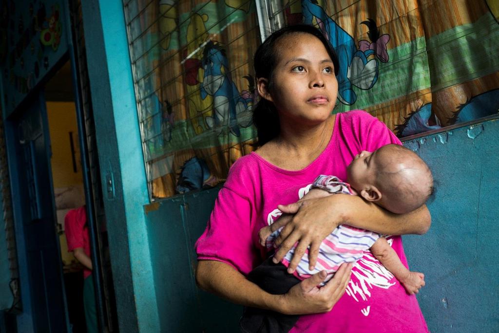 Save the Children s Zika response strategy in 11 countries in the Americas focuses on increasing awareness of the virus and its prevention, in part by reaching women such as this Guatemalan mother