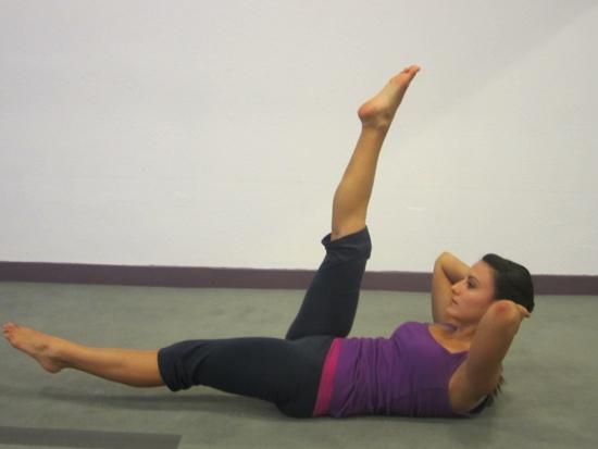 Single Leg Reach Lay flat on the floor. Interlace hands behind head, do not tuck chin into chest. Exhale lift chest up towards thighs.