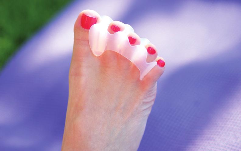 Shown in MAGENTA * Correct Toes are only effective for hammertoes that are flexible (can be manually straightened). Bunion modifications shown in YELLOW Corn Webbed toes 1. Apply Moleskin 2.