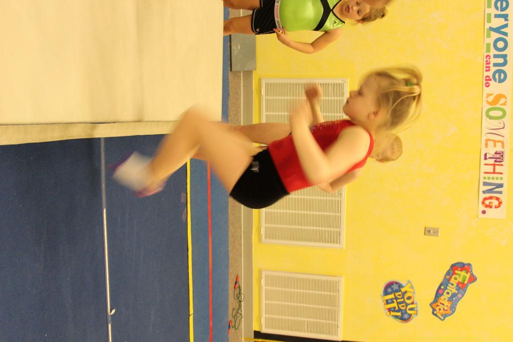 Two Foot Jumps to 8 Mat EQUIPMENT NEEDED: Count down timer 8 High Box STARTING POSITION: The athlete begins standing on the floor with feet together.