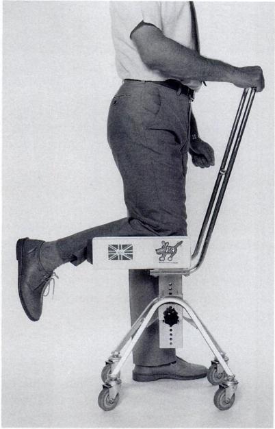 Background To our knowledge, first orthopaedic knee walker (orthopaedic scooter, knee roller) was described in 1986 1, 4 Wheeled knee walker (KW) has grown in popularity Compared to axillary
