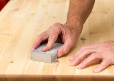 Illustration Risk Solution Use a power sander whenever possible Rotate repetitive tasks with Hand sanding or grinding other activities to provide an adequate rest period for muscles Take short,