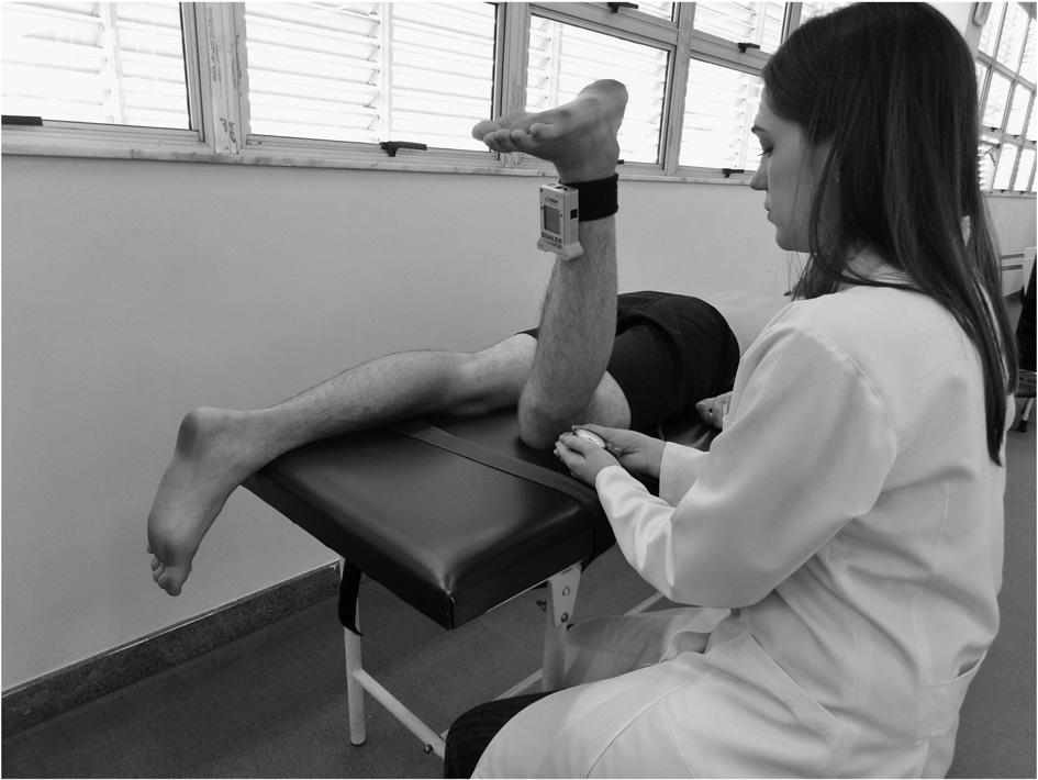 Journal of Manipulative and Physiological Therapeutics Volume 36, Number 1 Azevedo et al 37 Fig 4. Hip external/internal rotation test.