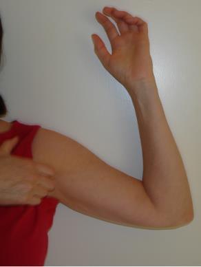 For quick pain relief and an instant posture improvement without effort, try this technique: 1. Lift your arm with your shoulder, elbow bent. 2.