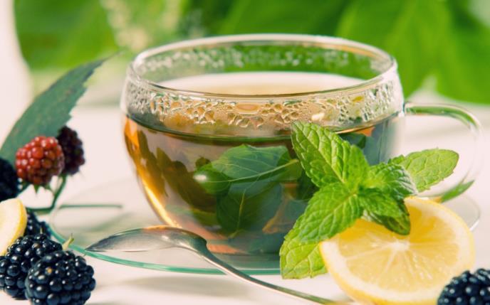 3. Drink herbal / green tea. Certain types of herbal tea are believed to help lower the amount of creatinine in your blood. Drink around two 8-oz (250-ml) glasses of herbal tea each day.