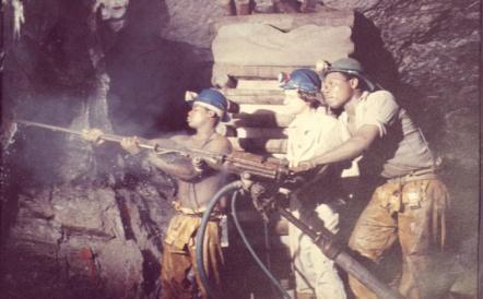 Elimination of silicosis/ dust control Mining industry has committed itself to elimination of silicosis (2003 undertaking ) (Not possible at target dust levels).