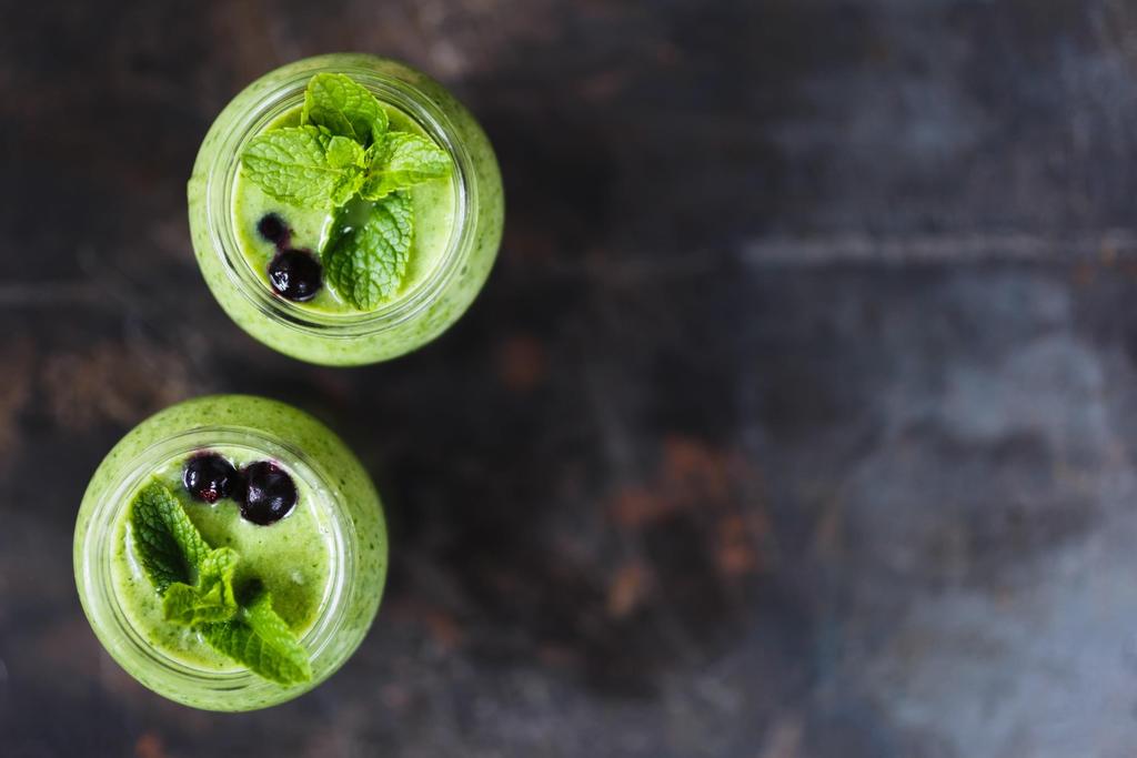 for Healthy Blood Sugar: Blueberry Maca ½ cup frozen or fresh blueberries 1 tsp maca 2 handfuls spinach or other greens 1 granule bee pollen (avoid if you have many allergies) ½ tsp cinnamon