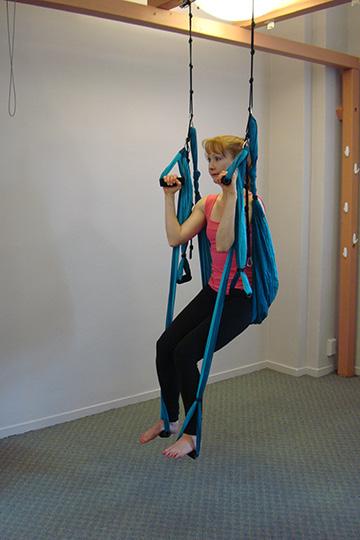FRONT SPLITS Equipment Setup: Repetitions: Silks with handles set so that longest handle is 8-12 inches (20-30cm) from the
