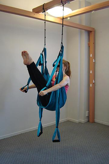 TEASER PANINI Equipment Setup: Repetitions: Silk Sling set at hip height or slightly higher. Silks with handles set at the same not or one not lower than the sling.
