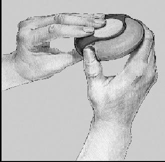 1 To open your Diskus, hold the outer case in one hand and put the thumb of your other hand on the thumbgrip.