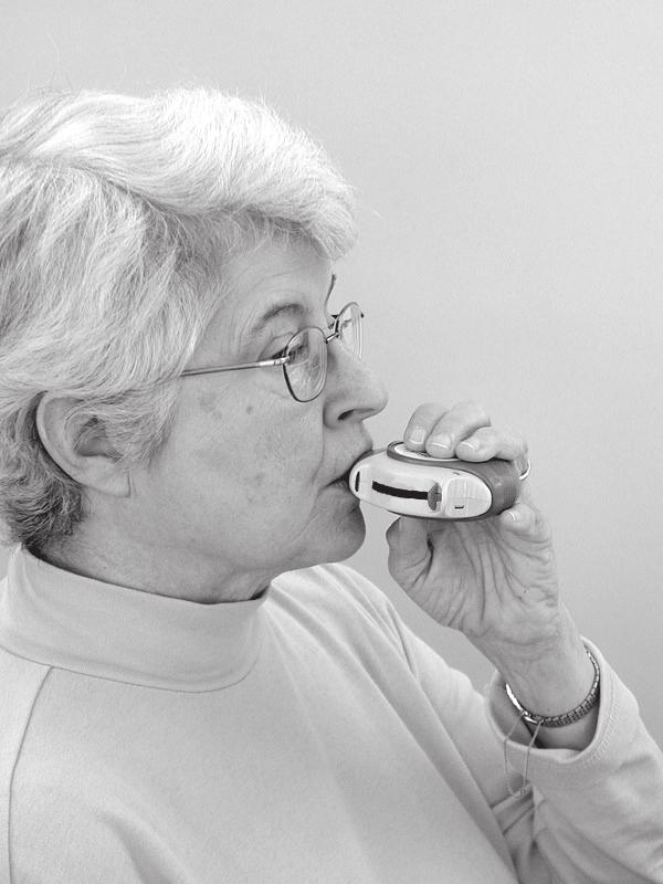 How to use a dry powder inhaler There are several types of dry powder inhalers. The most common are diskus, twisthaler, turbuhaler, flexhaler and Handihaler (Spiriva).