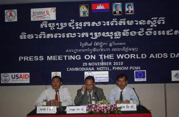 II. MAIN ACTIVITIES AHEAD THE CEREMONY 2.1. Press Meeting Khmer HIV/AIDS NGO Alliance (KHANA) held a press meeting on World AIDS Day on November 29, 2010 at Cambodiana Hotel.