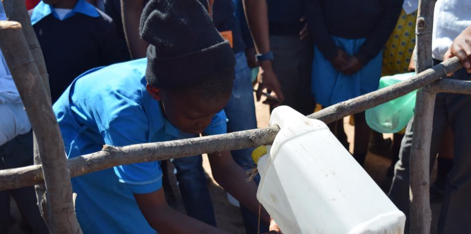 related deprivations. UNICEF and World Vision delivered hand-washing facilities to seven health centers in Berea district. The seven health centres have a patient caseload of about 6,700 people.