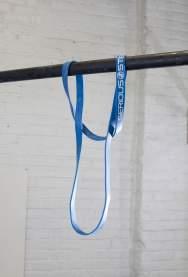 Pull the band so that it tightens or is choked against the bar.