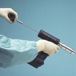 Use the rod pusher to help retain the reaming rod during reamer extraction.
