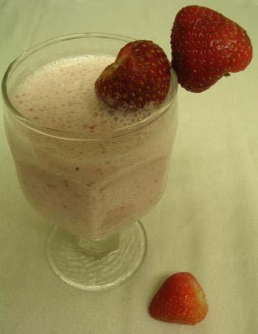 Strawberry Blast 1 to 2 scoops of vanilla protein powder 6 to 8 ounces of water 4 to 6 ice