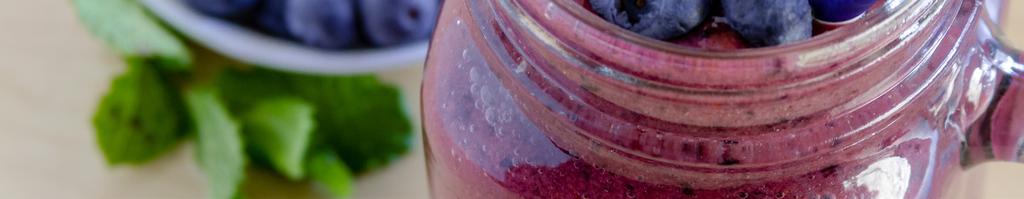 Table of Contents 13 BLUEBERRY KALE SMOOTHIE 1 serving INGREDIENTS 2 handfuls kale 1 cup blueberries, frozen or fresh 1/3 cup pineapple chunks