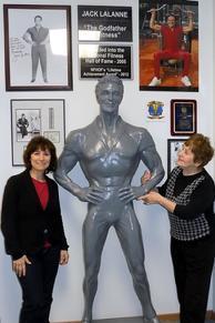 Fitness Jack LaLanne s statue is a photo-op