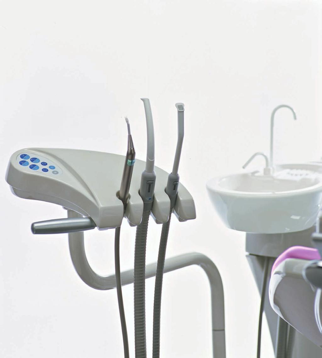 FLUID INTERACTION Supported by a double articulated arm granting all working positions, the assistant s instrument table is plain and solid in order to facilitate the sterilization procedure.