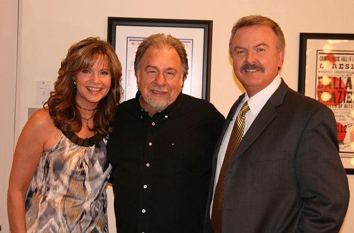 August 26, 2009 (Nashville, TN) It was standing room only at Douglas Corner when super songwriters/session players band, 45RPM, hosted guests Gene Watson, Rhonda Vincent and Billy Yates as they