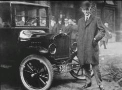 Henry Ford 1863-1947 Inimesed on erinevad, ühed sobivad töölisteks, teised juhtideks. Tööliste palk oleneb produktiivusest, nad teenivad nii palju kui nad välja teenivad.