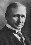 Frederick Winslow Taylor 1856 1915 Töötaja efektiivsuse tõstmine, töötajate ja juhtide koostöö, kulude kontroll, töömeetodite analüüs.