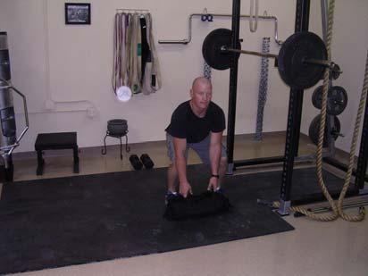 Concentrate on pulling the bag as close to the body as possible.