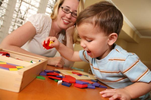 Toddlers At-Risk for Autism/ASD Abnormalities in social relatedness abnormal eye contact limited social smile limited interest in other children poor response to name Limited competence with social