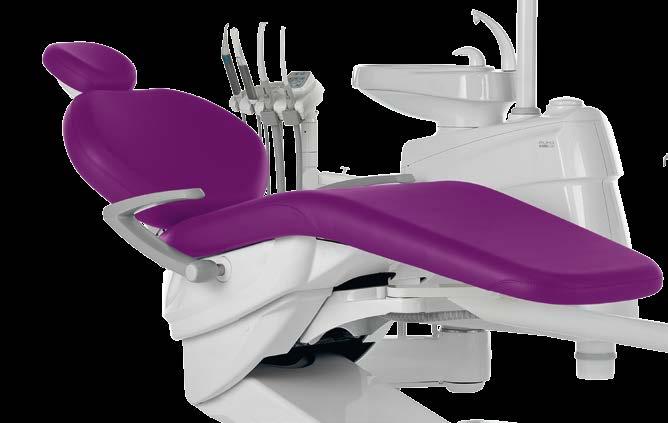 Featuring seamless elastic Skaï padding, the patient chair can