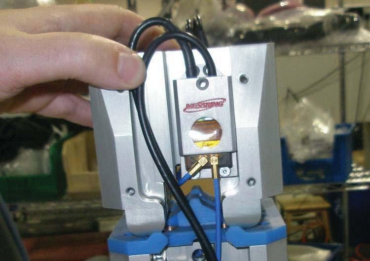 The disconnect wire is a blue coax cable, the brass end fitting is clamped to one of the off board cable clamps just below the knee see Figure 21.