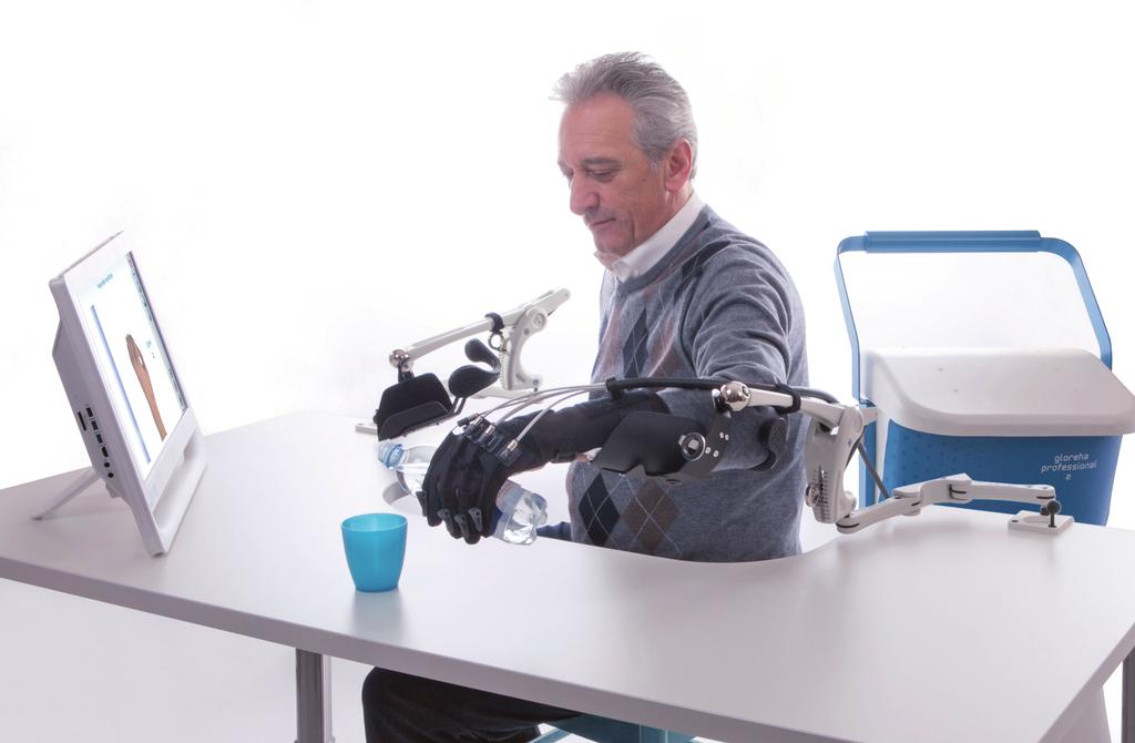 SINFONIA The device for upper limb rehabilitation that supports patients during all the phases of neuromotor recovery A COMFORTABLE AND LIGHTWEIGHT GLOVE The key feature of Gloreha Sinfonia is a