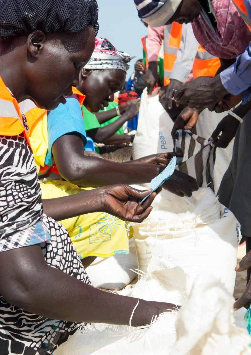 0 Internally displaced people at Camp Bentiu in South Sudan collect aid, including sorghum, salt, vegetable oil,