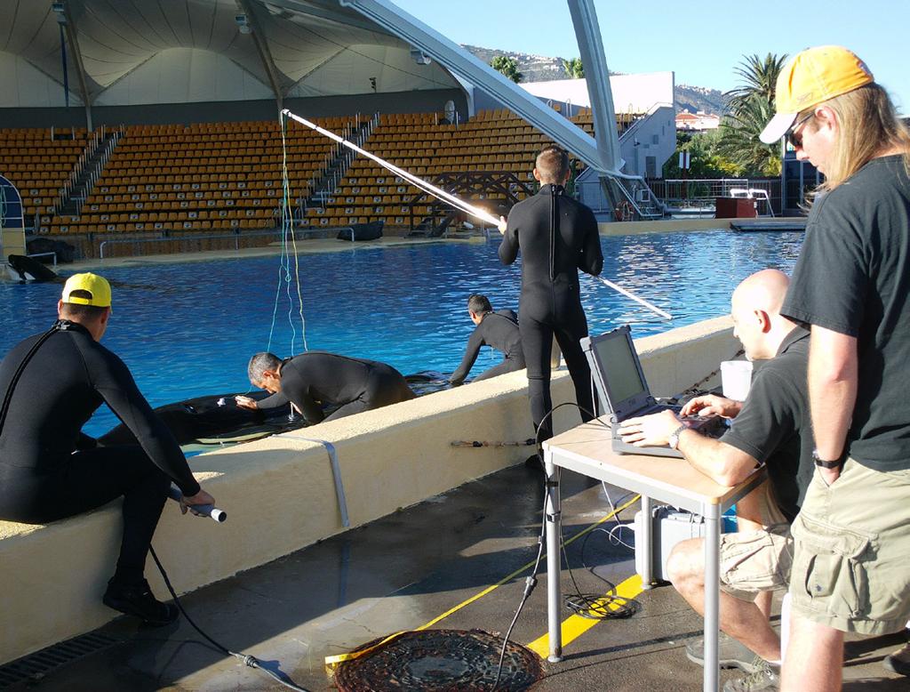 Figure 4: Left: The research team measuring the AEP in water, this experimental arrangement is more complex and difficult to train, but gives better results as the sound reaches the animal in a more