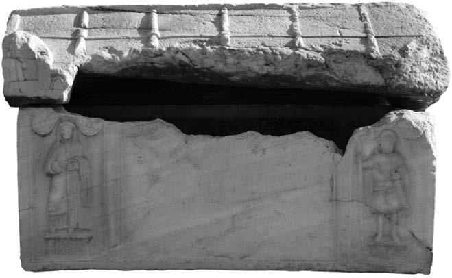 N. MiladinovićRadmilović, The Late Roman Necropolis Beljnjača In Šid Anthropological Analysis Starinar LVIII/2008, 175188 PRESENTATION AND DISCUSION OF SKELETAL REMAINS SONDE 1 Grave 1, sarcophagus