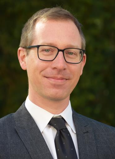 Dietmar Tamandl, MD is a radiologist who specializes in imaging for gastrointestinal tract cancers and oncologic radiology. He grew up in Vienna where he attended and graduated from Medical school.