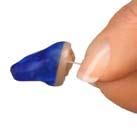 To insert the hearing instrument, hold it with the insertion/removal line between your thumb and forefinger.