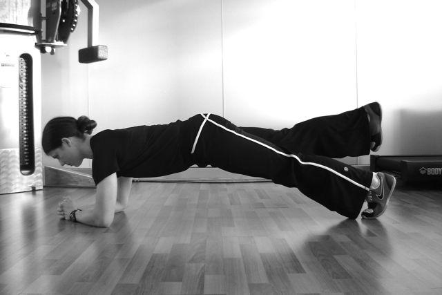 CIRCUIT EXERCISE DESCRIPTIONS Mountain Climbers Start in the top of the push-up position with your abdominals tight.