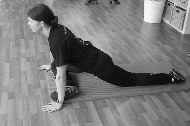 SIMPLE STRETCHING ROUTINE Kneeling Figure 4 Glute Stretch Purpose: Elongate the external rotators of the hip This is a stretch that is commonly performed on the ice and is equally effective when
