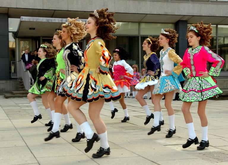 Hard shoe dance styles include hornpipe, treble jig, treble reel, and traditional sets.