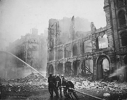 Crush Injury Crush syndrome first recorded in bombing of London during WWII: 5 people who were