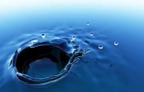 Fluidity Water conforms easily to the shape of the