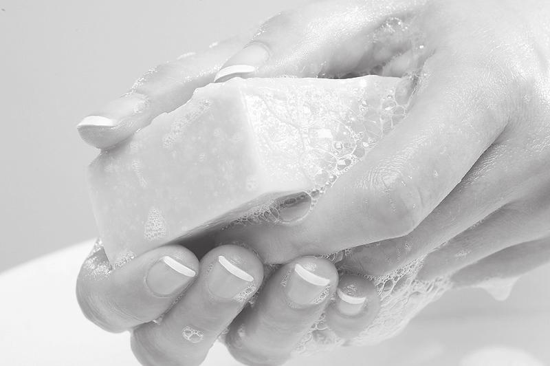 Scrub your hands for at least two minutes before each exchange, using a good soap. Your dialysis care team can suggest a soap to use. Dry your hands with a disposable paper towel.