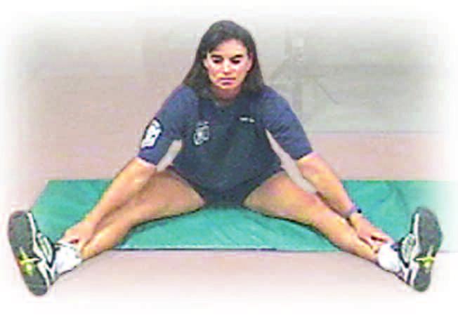 Slowly pull right foot toward right buttocks while pushing right hip forward. At the same time, push right hip forward.