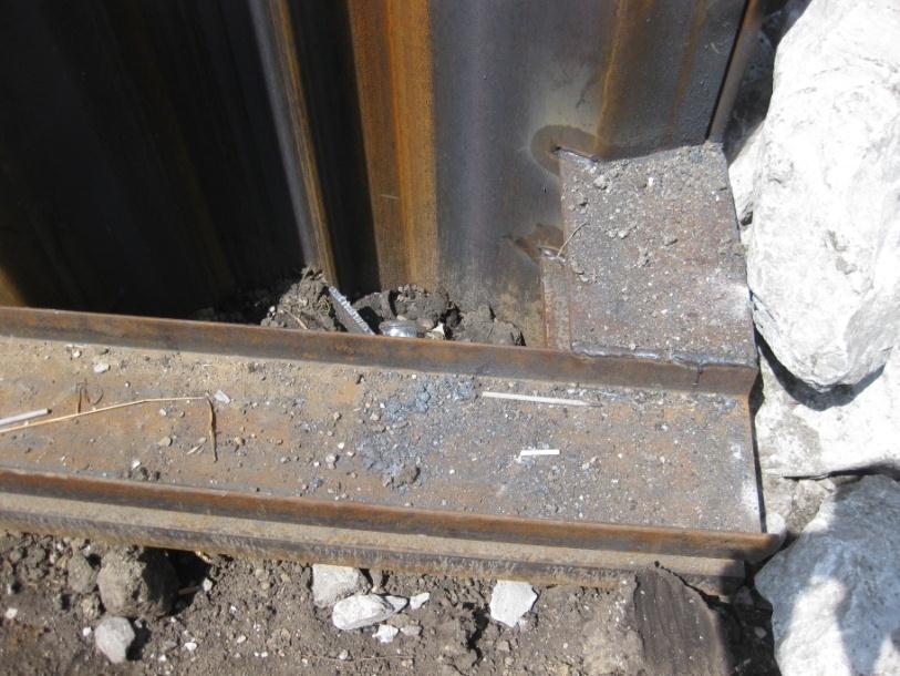 Contact between the waler and sheet pile wall was not an issue on the east abutment as a greater effort was made to ensure proper alignment during pile