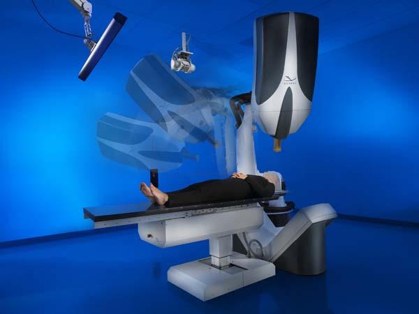 Radiosurgery: Cyberknife X-ray sources Synchrony camera Synchrony Manipulator camera