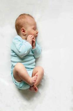 SAFE SLEEP Smoking during pregnancy, using alcohol and drugs during pregnancy, and exposure to second and third hand smoke increase your baby s risk for Sudden Infant Death Syndrome and Sudden