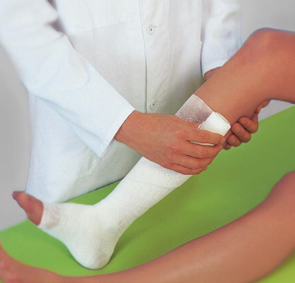 repeated washing (up to 20 times) to ensure cost-effective care n Central green line to guide and simplify precise and even application Zinc Paste Bandage Gelocast, the original Unna s boot, is a