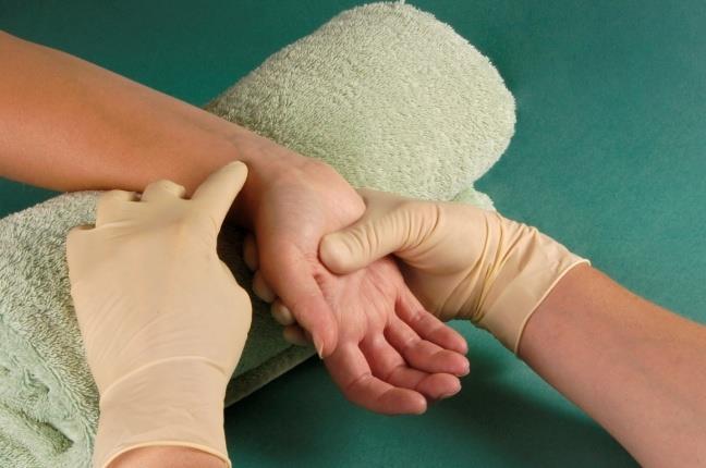 Procedure (1) Procedure 1 Extend the hand over a rolled-up cloth or bag of fluid.