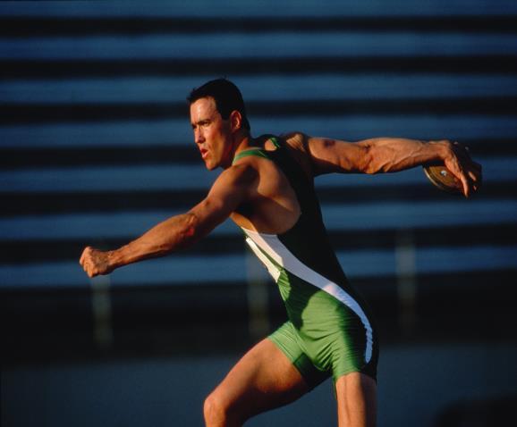 Assessment of ability to analyse and evaluate: 3 Figure 3 shows an athlete preparing to throw the discus.